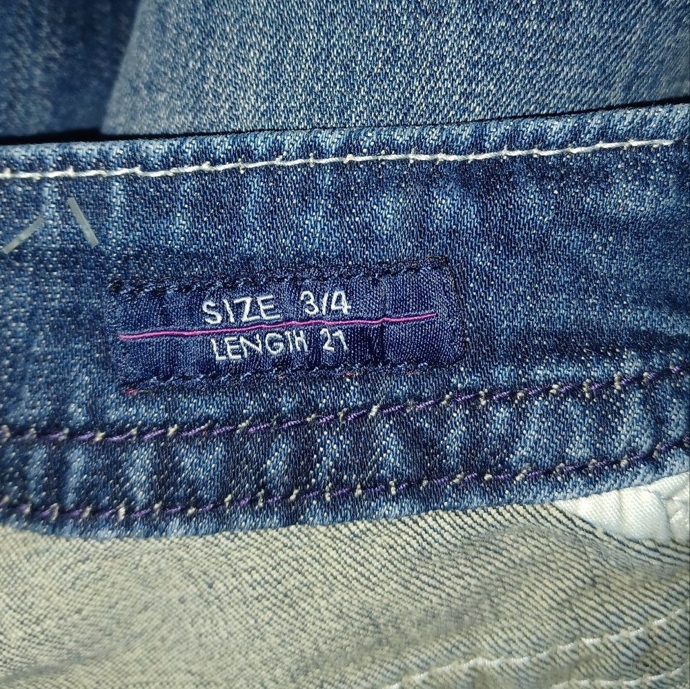 (3/$25) Vigoss Blue Jean Capris - Picture 5 of 5